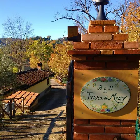 לינה וארוחת בוקר Terra Di Mezzo 3*