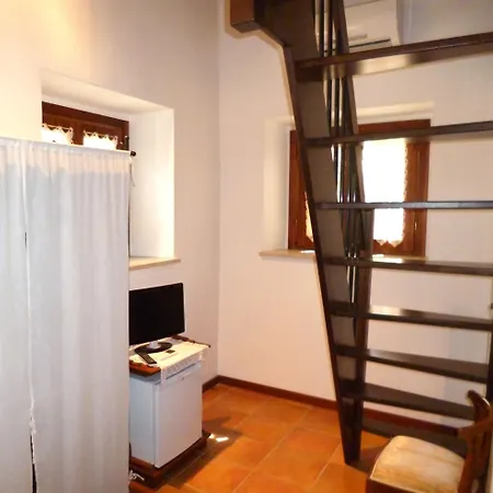 לינה וארוחת בוקר Terra Di Mezzo 3*
